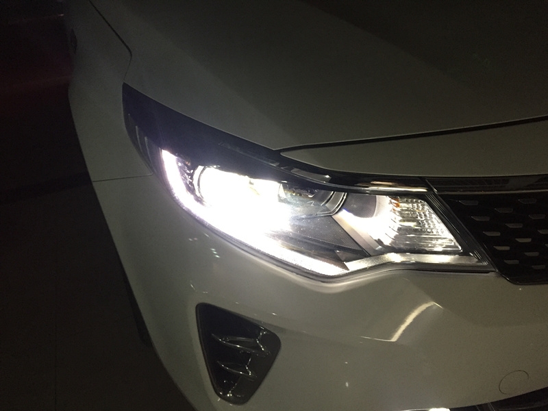 上海16款K5升級(jí)車燈 改裝海拉5透鏡 巖崎5500K氙氣燈 遠(yuǎn)光LED光源大燈
