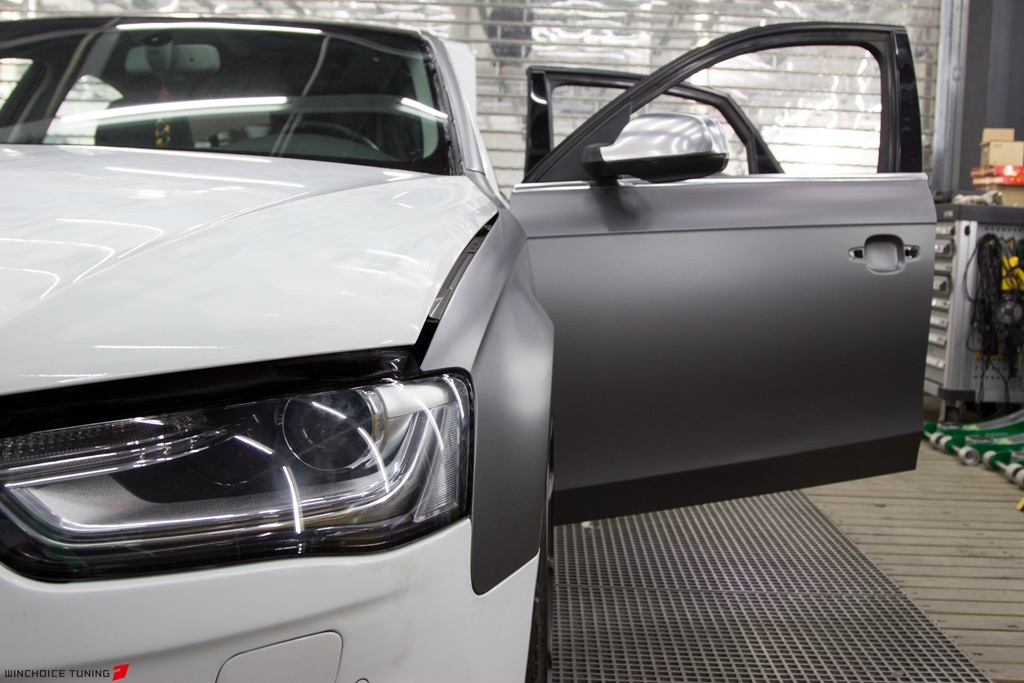 Audi 奧迪 A4 全車貼膜換裝 PWF電光金屬灰 施工中