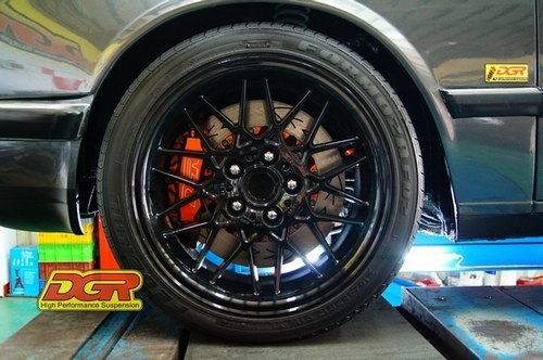 寶馬 E28  上DGR的煞車套件