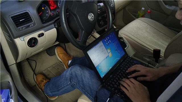 大眾09款速騰車燈升級 原裝Q5雙氙透鏡+飛利浦氙氣燈+奧茲姆安定——清風(fēng)車影燈改