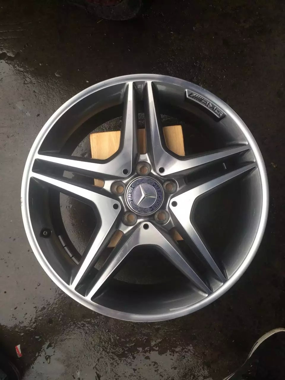 奔馳  AMG  厡裝 進(jìn)口 18寸 新車拆下一套