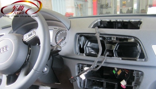 奧迪Q3原車屏幕升級手寫導(dǎo)航和360°全景泊車系統(tǒng)、行車記錄儀{汕頭潮南峽山車韻汽車影音}