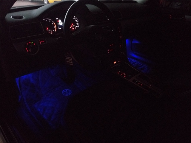 新款炫彩地毯腳墊智能氛圍燈 可手機(jī)控制 支持爆閃呼吸——清風(fēng)車影燈改