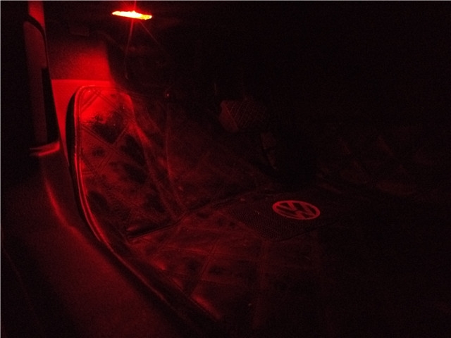 新款炫彩地毯腳墊智能氛圍燈 可手機(jī)控制 支持爆閃呼吸——清風(fēng)車影燈改