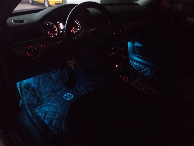 新款炫彩地毯腳墊智能氛圍燈 可手機(jī)控制 支持爆閃呼吸——清風(fēng)車影燈改