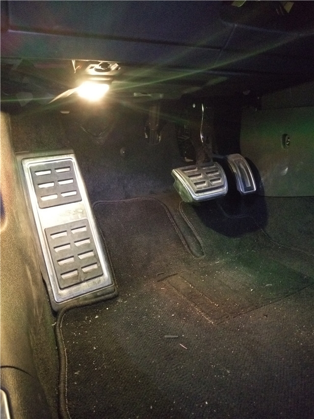 新款炫彩地毯腳墊智能氛圍燈 可手機(jī)控制 支持爆閃呼吸——清風(fēng)車影燈改