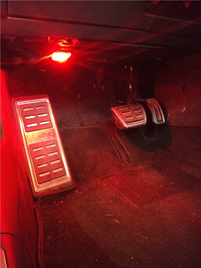 新款炫彩地毯腳墊智能氛圍燈 可手機(jī)控制 支持爆閃呼吸——清風(fēng)車影燈改