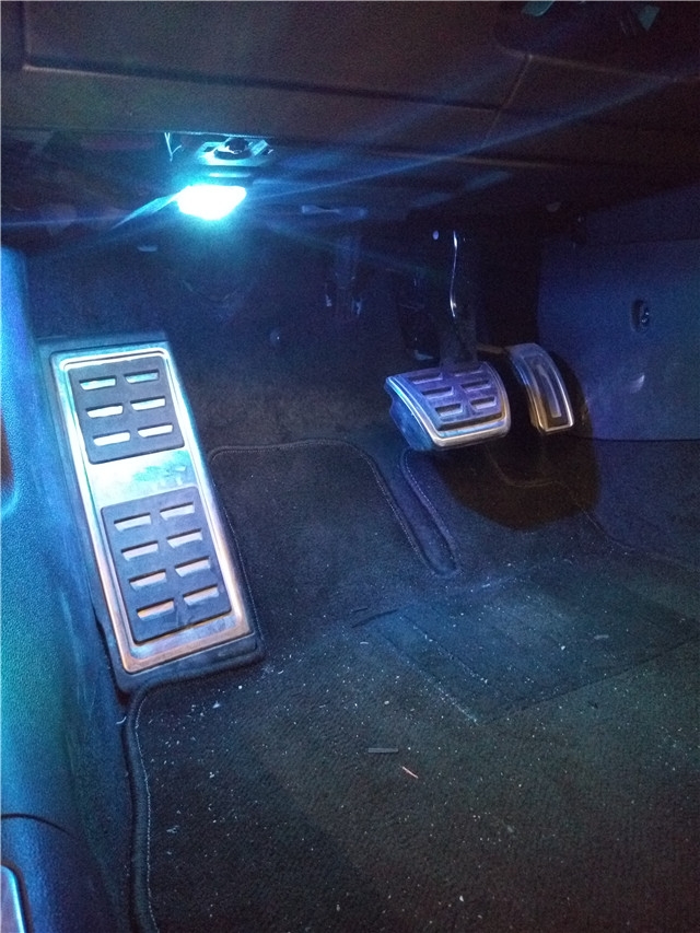 新款炫彩地毯腳墊智能氛圍燈 可手機(jī)控制 支持爆閃呼吸——清風(fēng)車影燈改