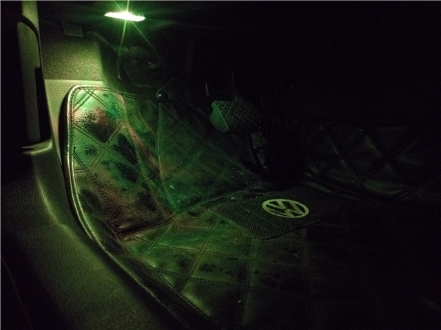 新款炫彩地毯腳墊智能氛圍燈 可手機(jī)控制 支持爆閃呼吸——清風(fēng)車影燈改