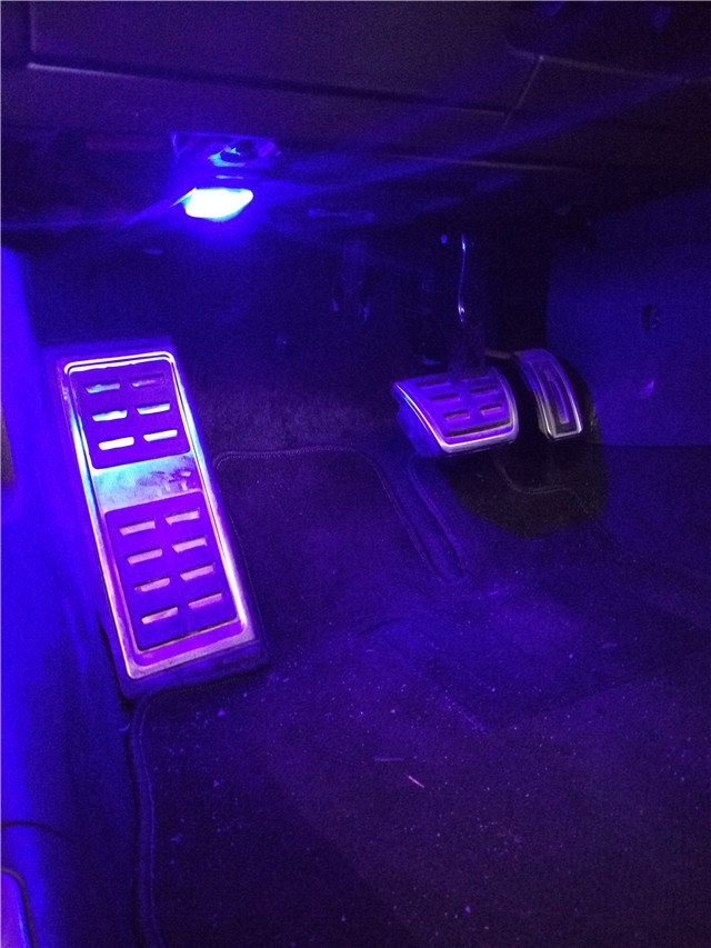 新款炫彩地毯腳墊智能氛圍燈 可手機(jī)控制 支持爆閃呼吸——清風(fēng)車影燈改