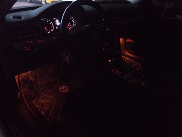 新款炫彩地毯腳墊智能氛圍燈 可手機(jī)控制 支持爆閃呼吸——清風(fēng)車影燈改