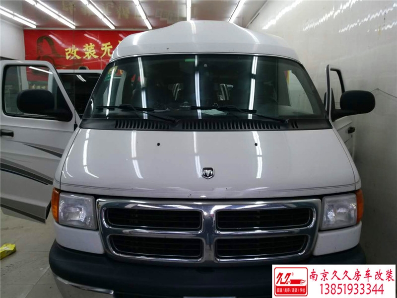 道奇公羊房車改裝商務(wù)車改裝翻新案例