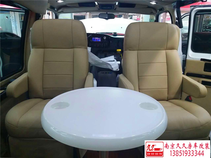 道奇公羊房車改裝商務(wù)車改裝翻新案例