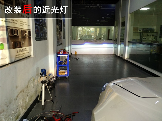 豐田RAV4車燈升級 Q5雙氙透鏡改裝 LED寶馬光導(dǎo)天使眼改裝——清風(fēng)車影燈改