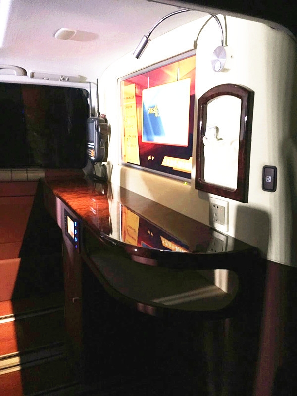 杰歌之奔馳威庭作業(yè)車內(nèi)飾改裝