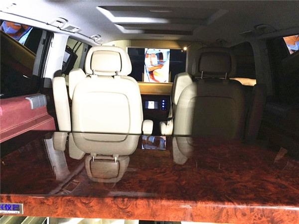 杰歌之奔馳威庭作業(yè)車內(nèi)飾改裝