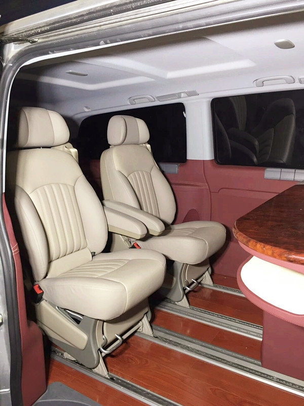 杰歌之奔馳威庭作業(yè)車內(nèi)飾改裝