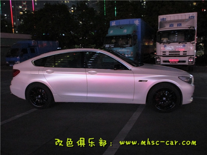 寶馬5系GT全車貼膜改色施工德國PWF電光金屬白