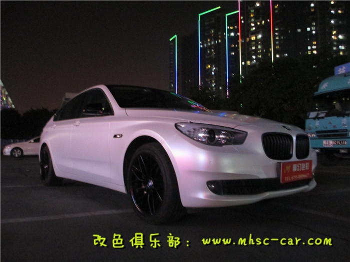 寶馬5系GT全車貼膜改色施工德國PWF電光金屬白