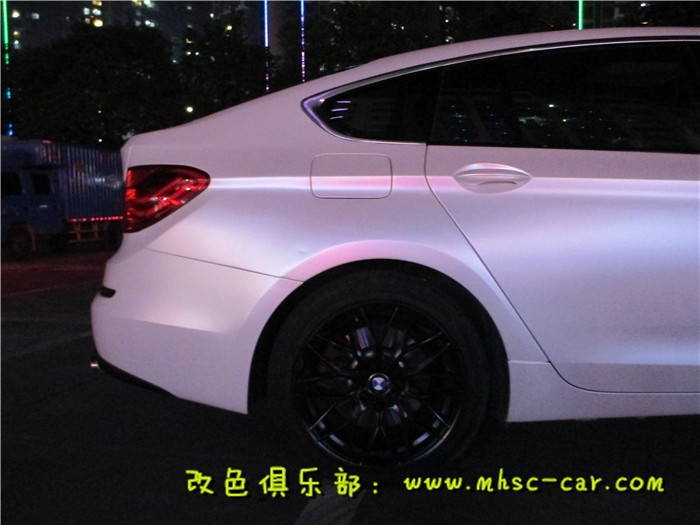 寶馬5系GT全車貼膜改色施工德國PWF電光金屬白