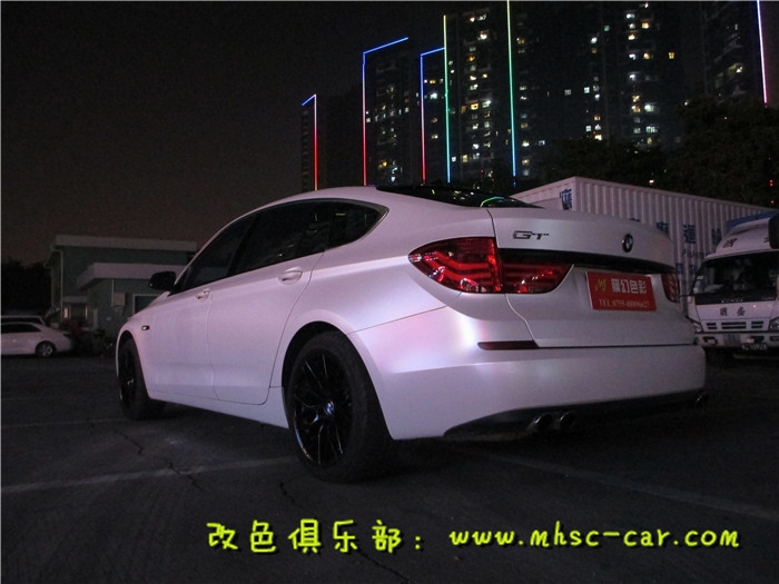 寶馬5系GT全車貼膜改色施工德國PWF電光金屬白