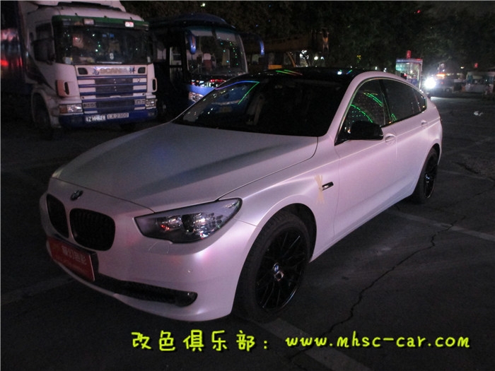 寶馬5系GT全車貼膜改色施工德國PWF電光金屬白
