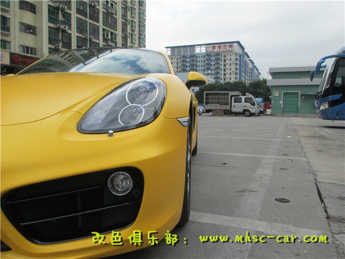 保時捷cayman全車貼膜改色施工韓國LG電光金屬黃