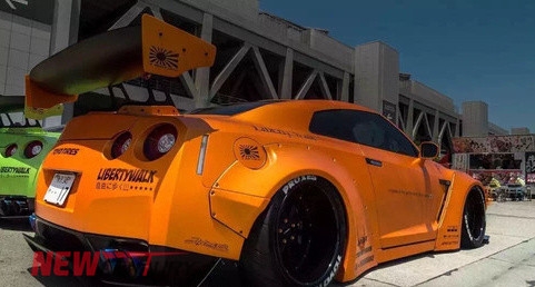 日產(chǎn)GTR R35改裝LB寬體大包圍GTR改裝尾翼后擾流
