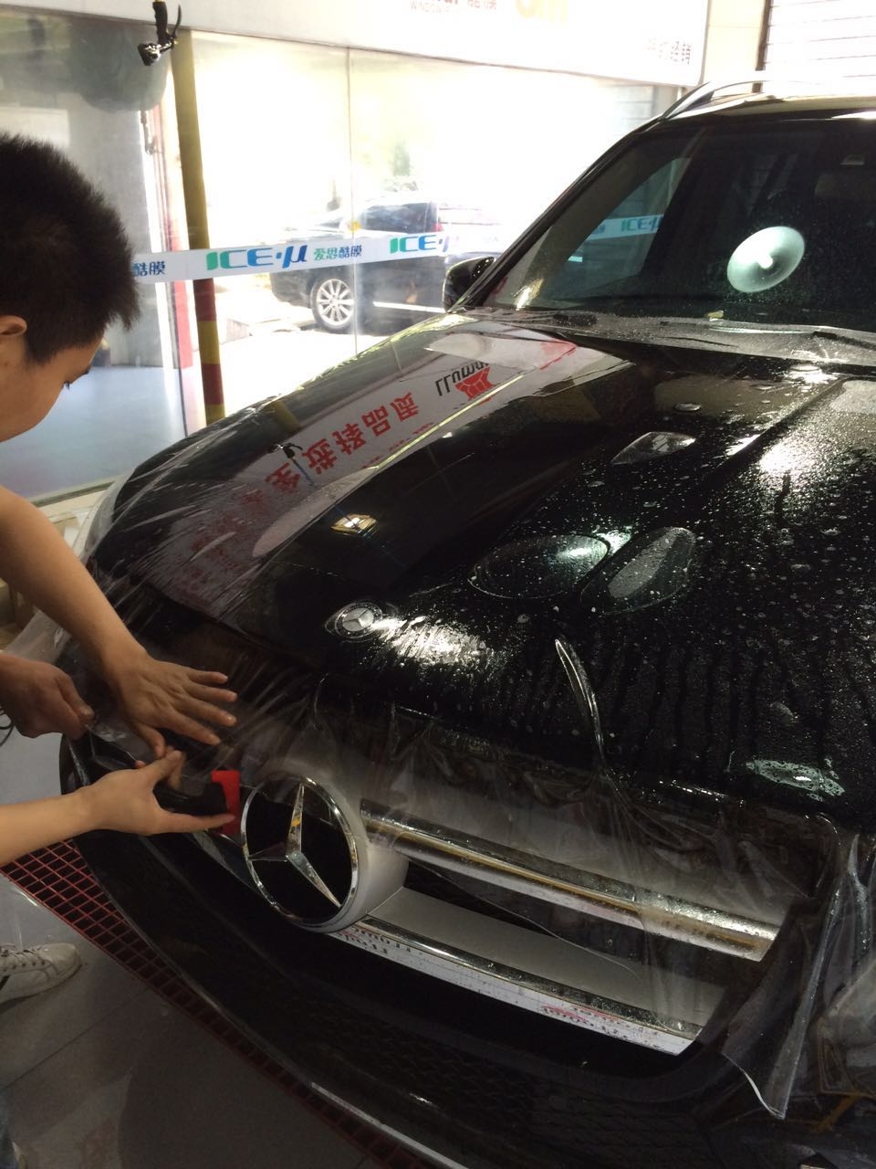 奔馳GL350全車車身透明保護膜施工效果圖 艾利/XPEL/CP/3m隱形車衣車漆透明保護膜有作用嗎？價格多少？傷不傷車漆？