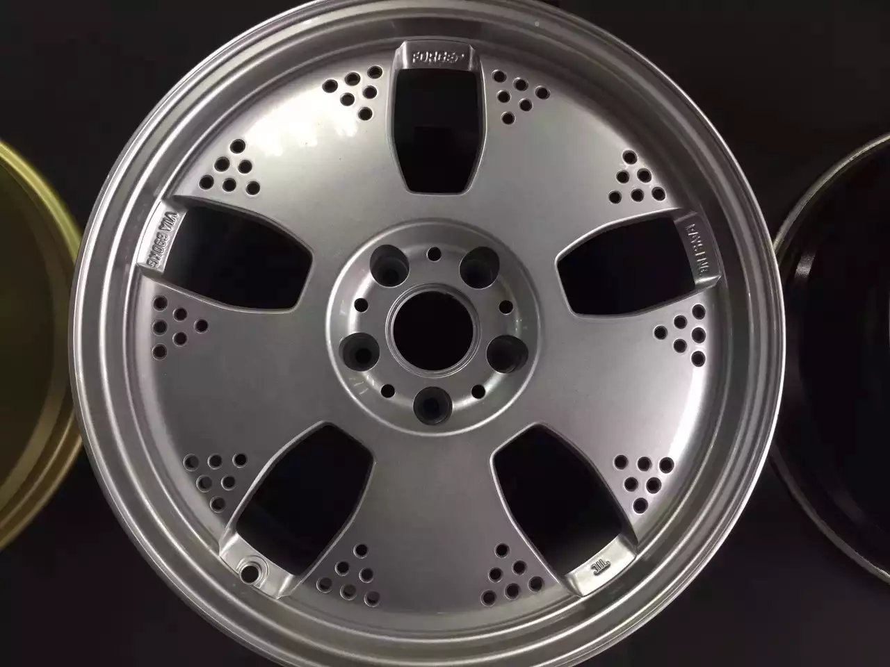 tida1.6T 上 RAYS 鍛造大餅