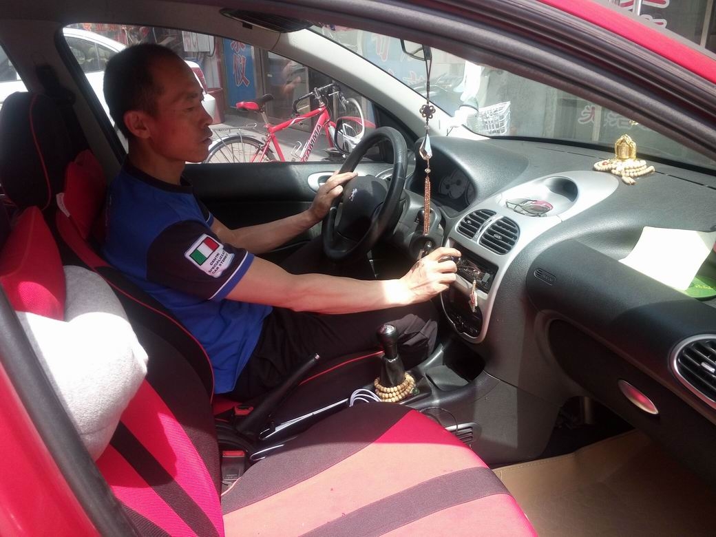 石家莊鴻翔專業(yè)汽車音響改裝   標(biāo)致206升級德國弗萊德喇叭