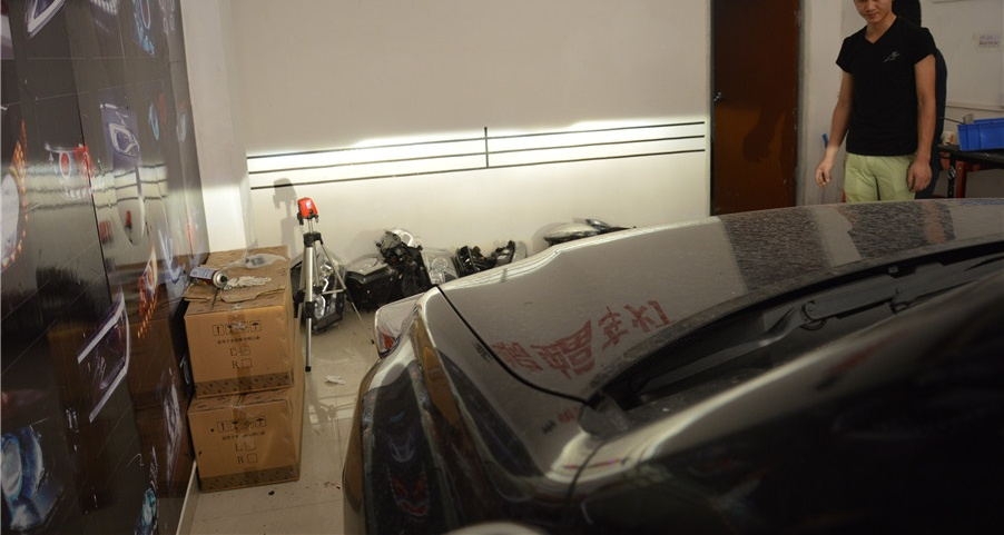 廣州番禺【炬承車燈】升級(jí)改燈豐田漢蘭達(dá)升級(jí)海拉5