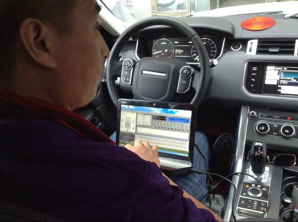 誰(shuí)說(shuō)豪車不改音響路虎汽車音響石家莊鴻翔
