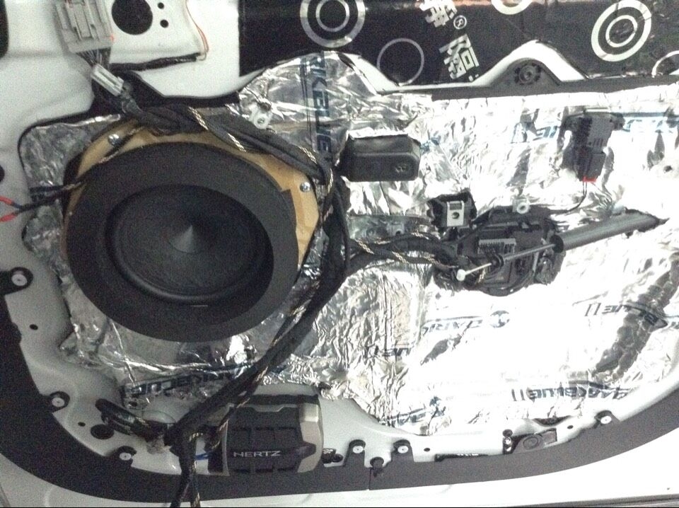 誰(shuí)說(shuō)豪車不改音響路虎汽車音響石家莊鴻翔
