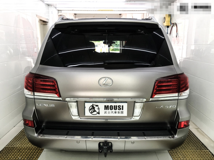 WOO特效電光金屬銅灰（雷克薩斯LX570車身改色貼膜案例）