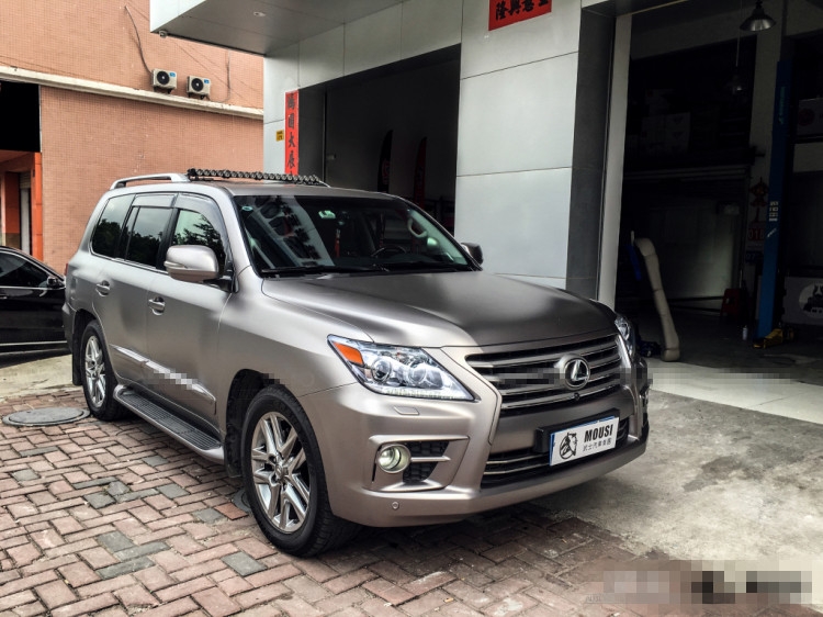 WOO特效電光金屬銅灰（雷克薩斯LX570車身改色貼膜案例）