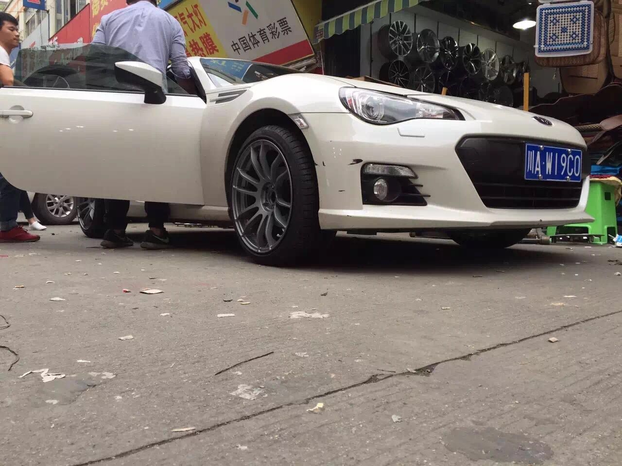 斯巴魯BRZ升級(jí)18寸OZ款輪轂