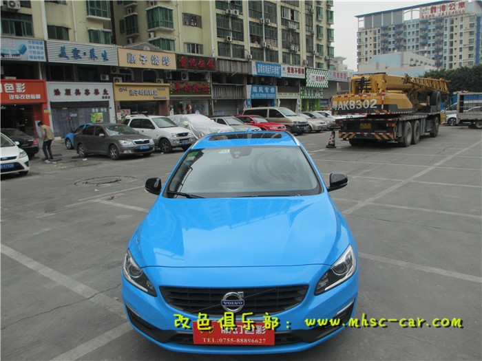 沃爾沃V60全車貼膜改色施工法國(guó)hexis冰激凌藍(lán)