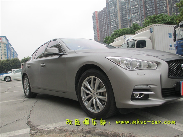 英菲尼迪Q50車身貼膜改色施工美國艾利拉絲鈦 深圳汽車改色實體店