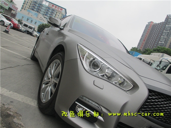 英菲尼迪Q50車身貼膜改色施工美國艾利拉絲鈦 深圳汽車改色實體店