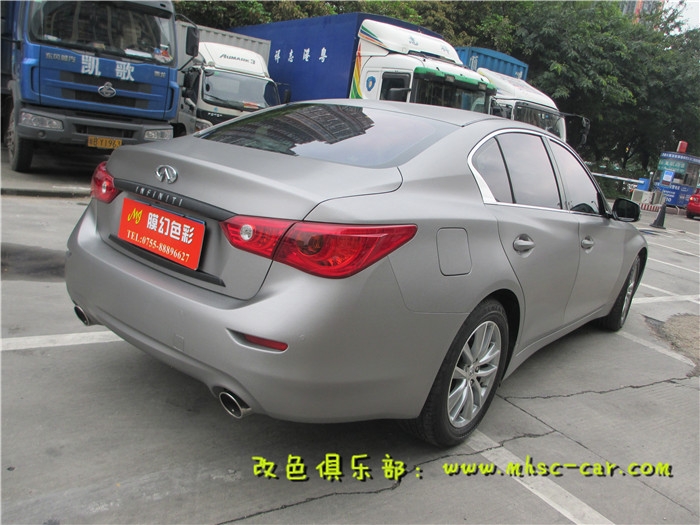 英菲尼迪Q50車身貼膜改色施工美國艾利拉絲鈦 深圳汽車改色實體店