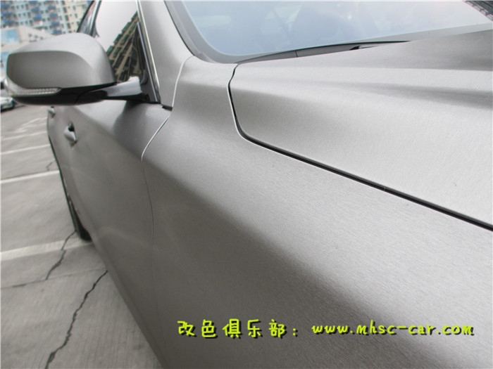 英菲尼迪Q50車身貼膜改色施工美國艾利拉絲鈦 深圳汽車改色實體店