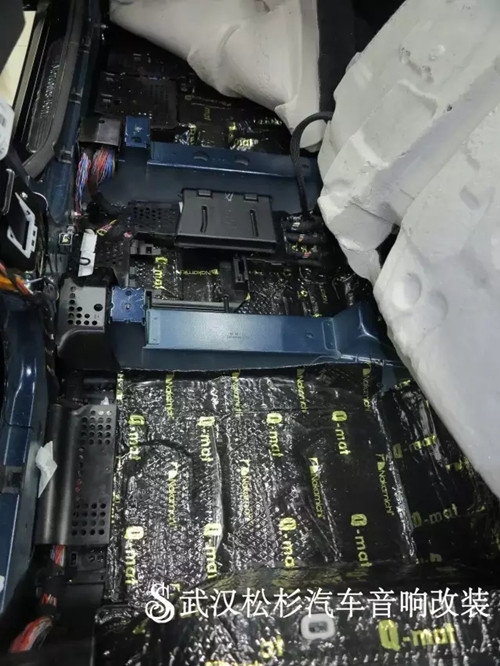武漢松杉汽車音響改裝店頂級奔馳GLC260全車汽車隔音