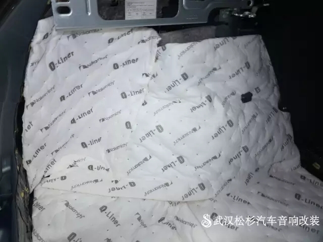 武漢松杉汽車音響改裝店頂級奔馳GLC260全車汽車隔音