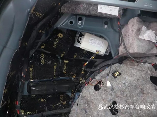 武漢松杉汽車音響改裝店頂級奔馳GLC260全車汽車隔音