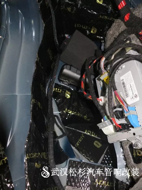 武漢松杉汽車音響改裝店頂級奔馳GLC260全車汽車隔音