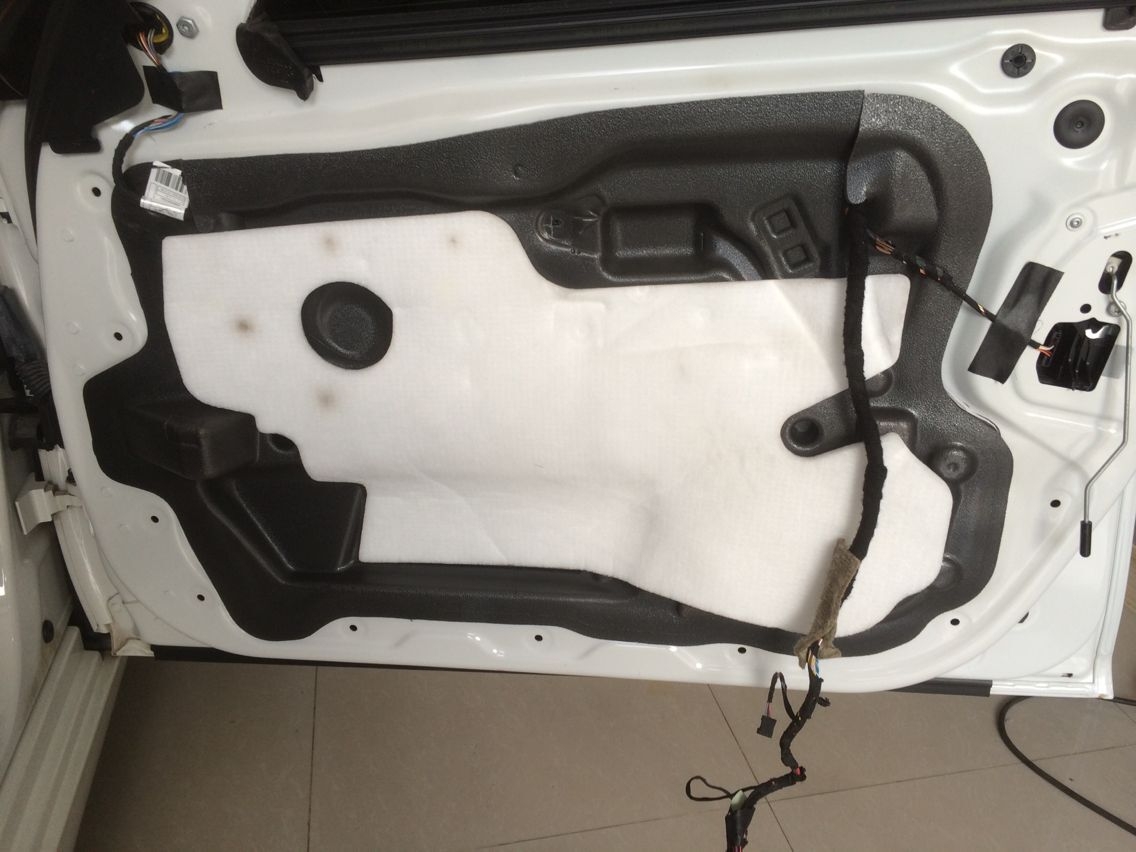 寶馬525Li音響改裝德國(guó)RS音符喇叭+中道隔音【音箱】－南寧途悅汽車音響