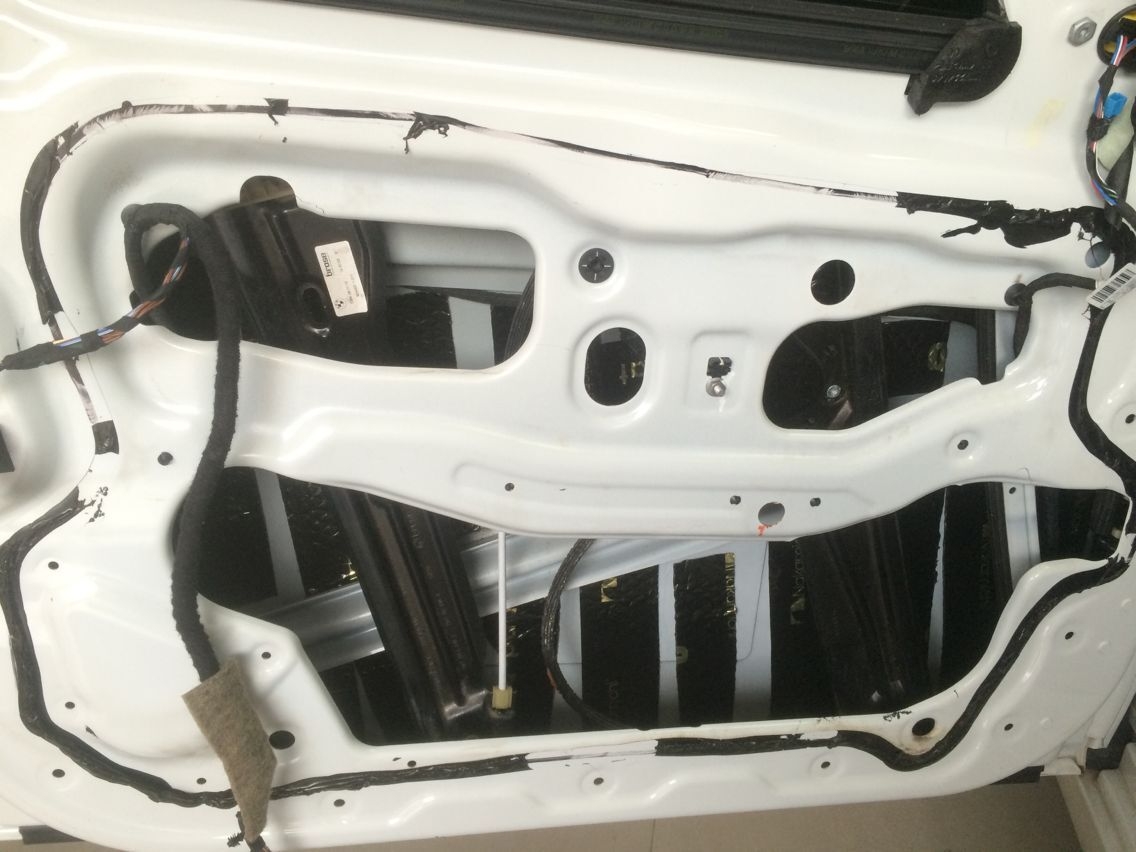 寶馬525Li音響改裝德國(guó)RS音符喇叭+中道隔音【音箱】－南寧途悅汽車音響