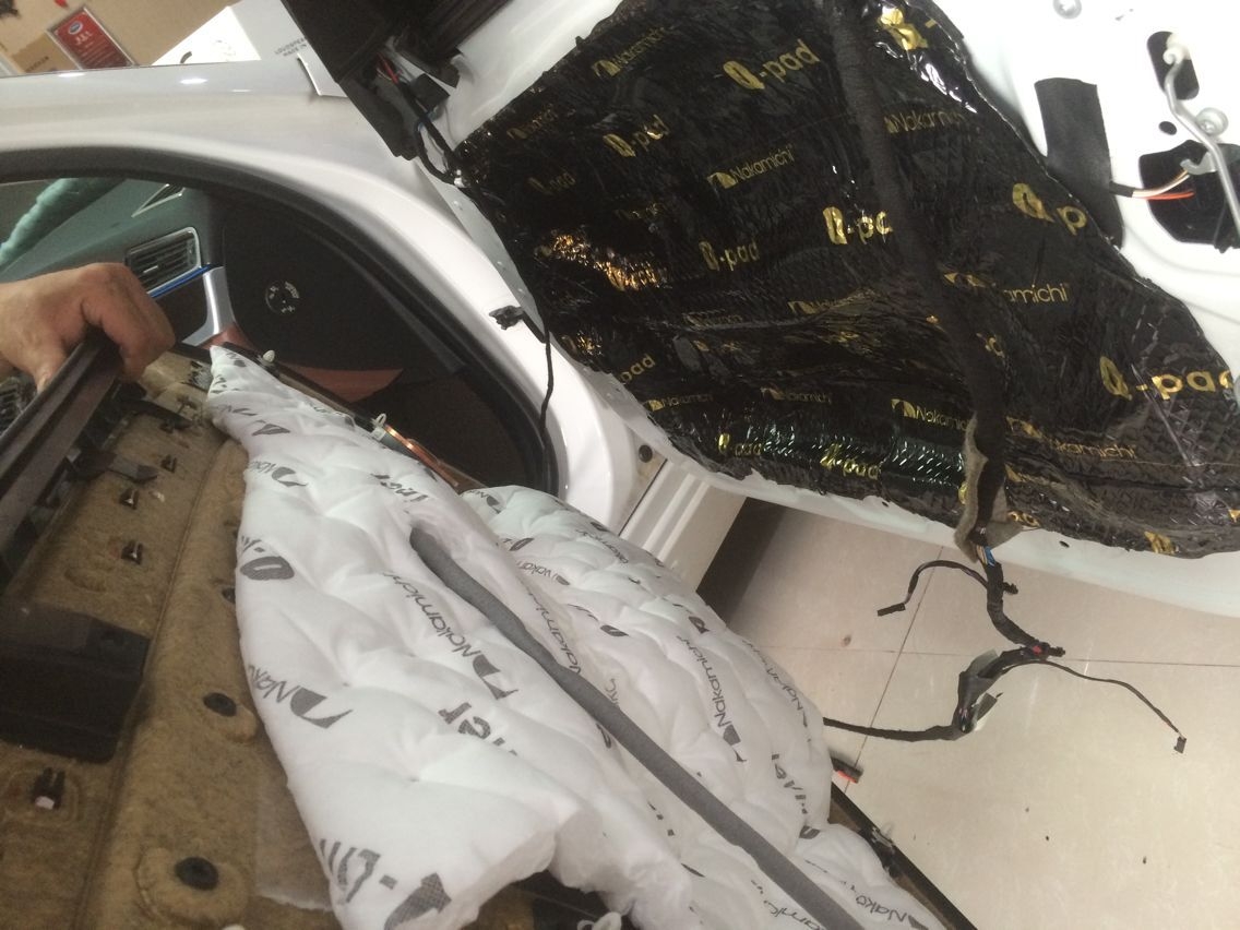 寶馬525Li音響改裝德國(guó)RS音符喇叭+中道隔音【音箱】－南寧途悅汽車音響