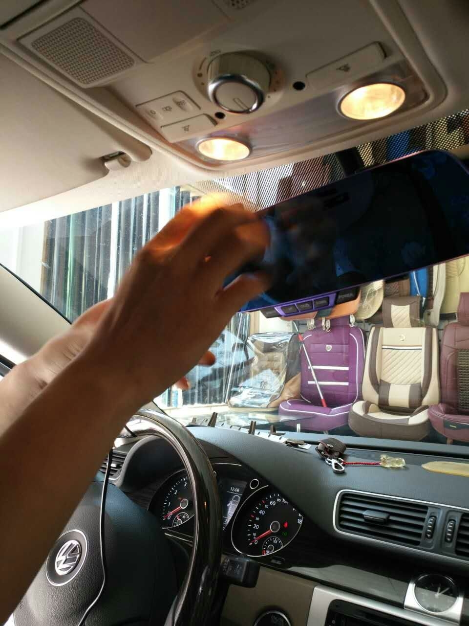 大眾邁騰安裝導(dǎo)航DVD及行車記錄儀